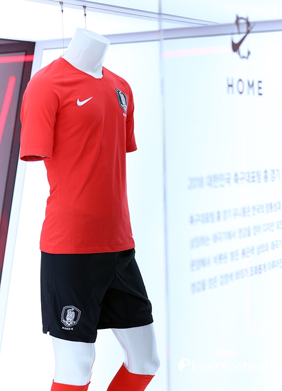 [먹튀검증소 뉴스] 신태용호, 월드컵 유니폼 공개...레드&블랙의 귀환!