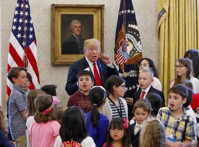 출입기자 자녀들 백악관 초청한 트럼프