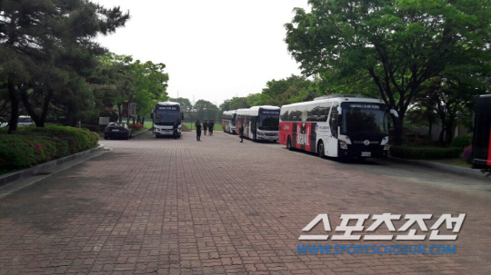 [먹튀검증소 뉴스] '굳게 닫힌 문' 황새가 떠난 자리, 정적만 흘렀다