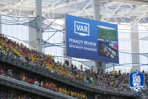 먹튀검증소 뉴스 끊임없이 나오는 VAR 논란, FIFA는 요지부동