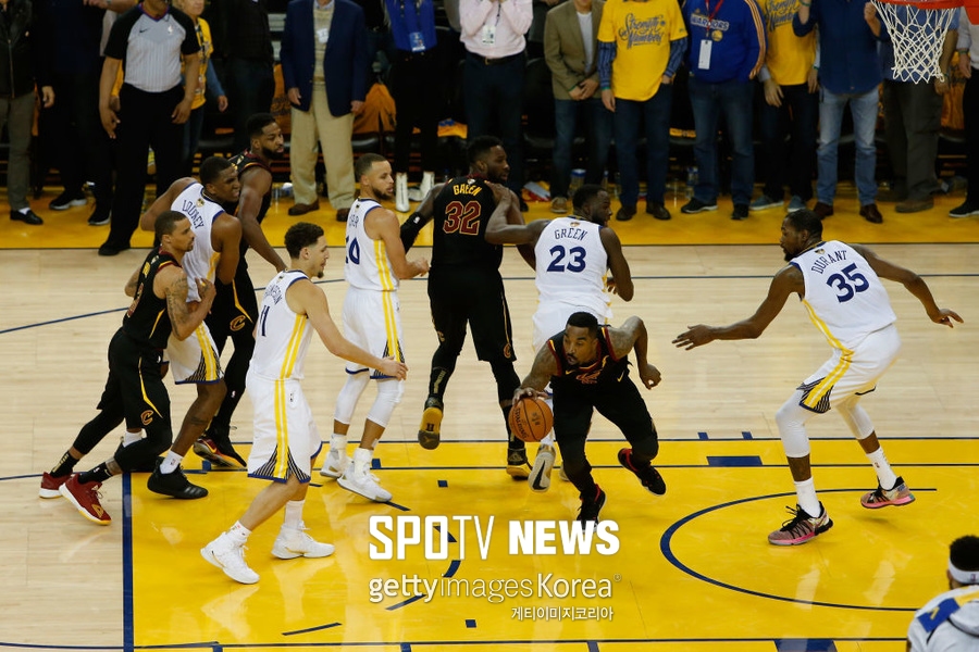 [먹튀검증소 뉴스]JR 스미스의 역주행을 본 NBA 선수들의 반응은?
