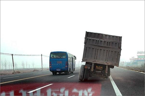 중국에서 촬영한 대형트럭