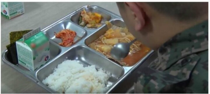 엄청나게 향상된 한국군 급식수준!!
