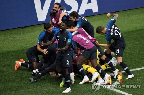 먹튀검증소 뉴스 월드컵 마크롱, 엘리제궁서 '우승' 프랑스팀 환영식