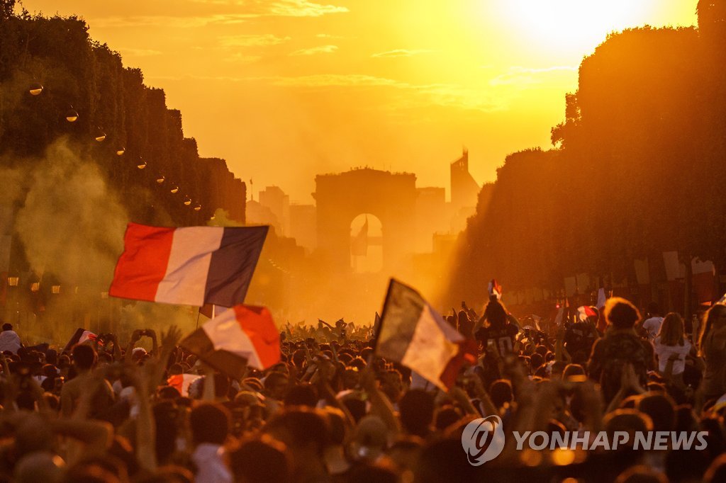 먹튀검증소 뉴스 '월드컵 챔피언' 프랑스팀, 오늘 샹젤리제 개선 행진