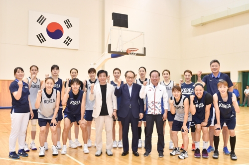 먹튀검증소 뉴스 이병완 WKBL 총재, 여자농구 대표팀 선수단 격려