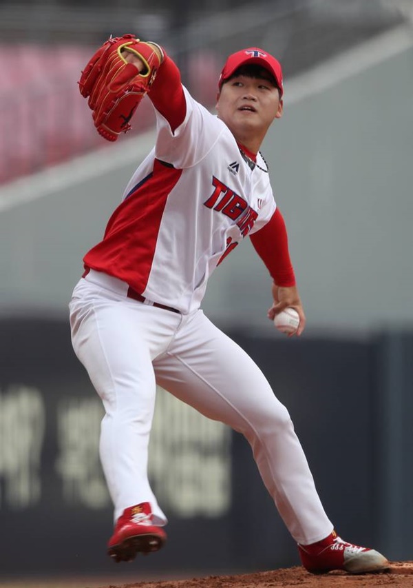 웰컴 투 KBO KIA 신인 김기훈, 데뷔전 4볼넷 2폭투