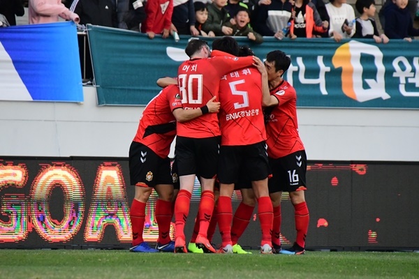 경남FC 대구 전 역전승 상승세 전북 가시마 전에서도 이어 간다