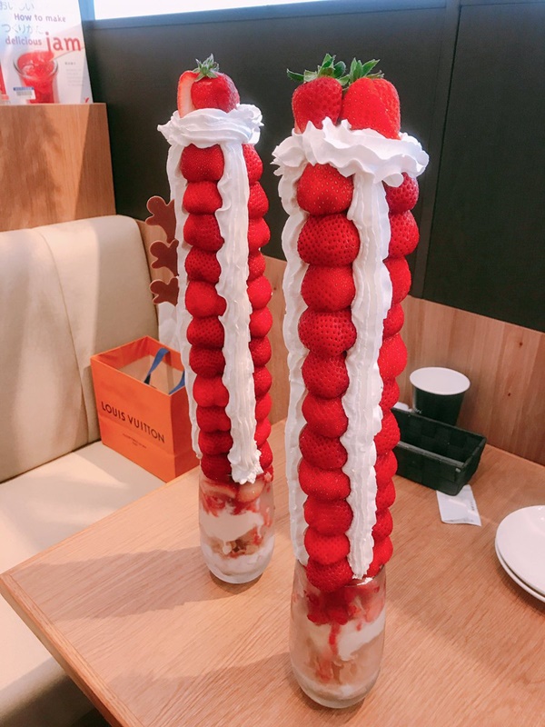 일본 카페 딸기파르페 수준