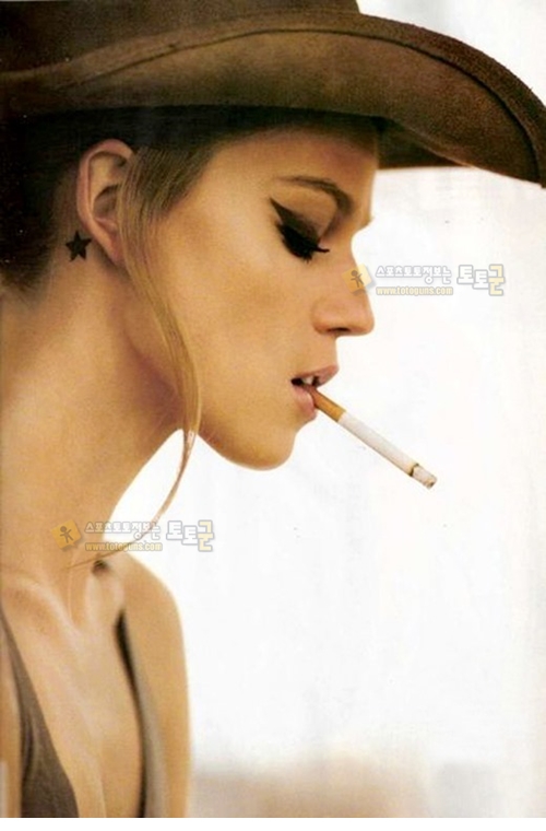 그녀의 담배연기