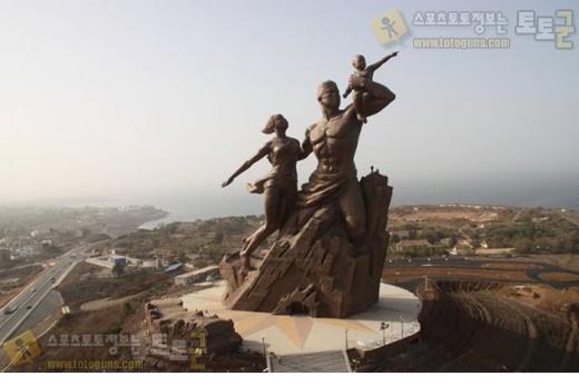 메이드인 북한 동상