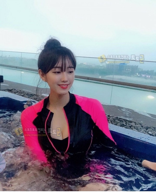 치어리더 김한나의 수영복