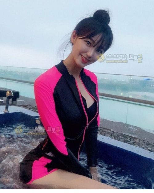 치어리더 김한나의 수영복