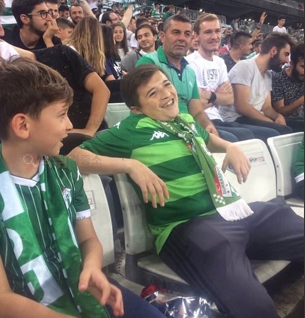 먹튀검증소 유머 터키 축구 중계에 딱 걸린 한폴남은 용자의 흡연