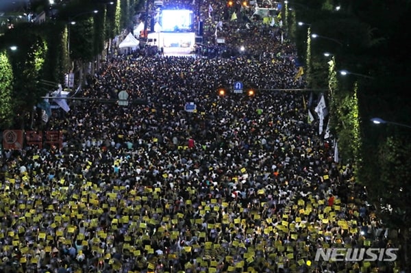 먹튀검증소 유머 10대부터 노년까지 '서초동 촛불'..