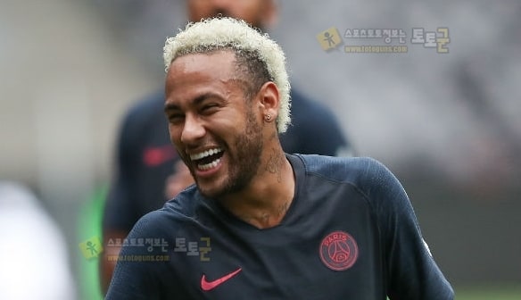 먹튀검증 토토군 스포츠 뉴스 PSG 단장, “네이마르, 실수했지만 나쁜 사람 아냐”...화합 분위기 조성