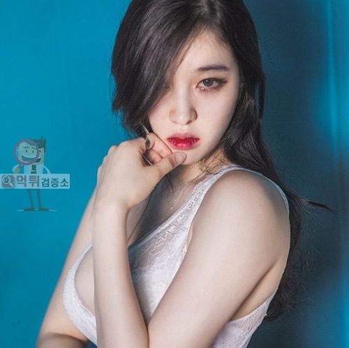 먹튀검증소 포토 모델 김우현 색기