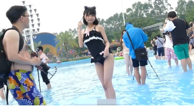 먹튀검증소 포토 중국의 한 수영장에서 열린 수영복의 코스프레 이벤트