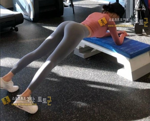 먹튀검증 토토군 포토 레깅스가 정말 잘어울리는 처자