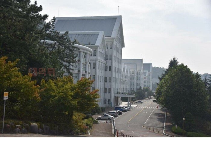먹튀검증소 유머 아시아에서 가장 긴 건물로 기네스북 오른 대학교