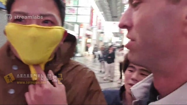 먹튀검증 토토군 유머 마스크를 구하지 못한 일본인