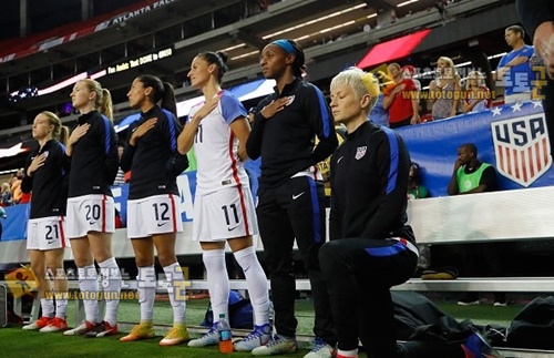 먹튀검증 토토군 스포츠 뉴스 '축구장에서도 인종차별 반대운동' 미국축구협회, 국가 연주 중 ‘무릎꿇기’ 허용 검토