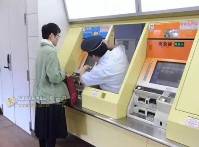 먹튀검증 토토군 유머 일본 전철역의 친절한(?) 고객 안내 시스템
