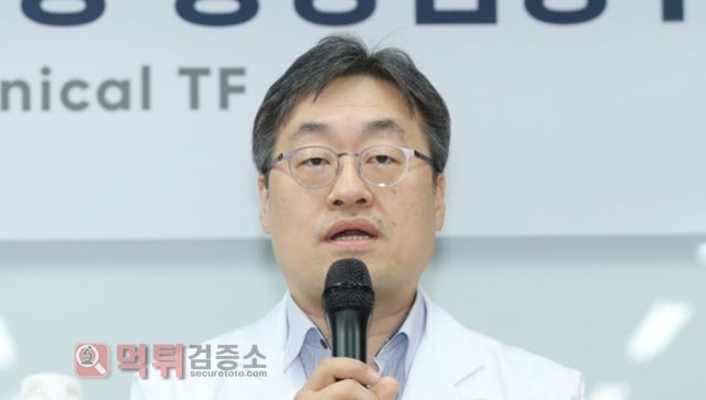 먹튀검증소 스포츠뉴스 '드라이브스루 진료소' 고안한 의사, KS 6차전 시구
