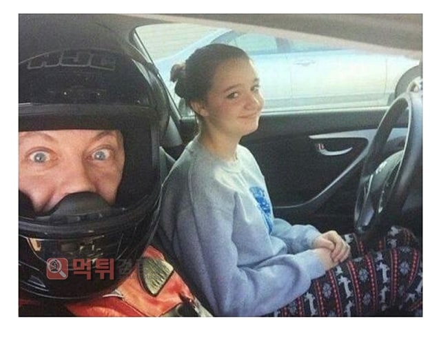 먹튀검증소 유머 딸 운전연습 시키는 아빠