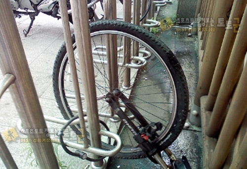 먹튀검증 토토군 유머 카페에 놓고간 지갑은 안 훔쳐도 단단히 묶인 자전거는