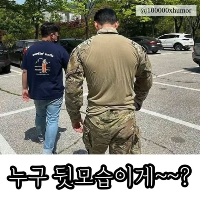 어느 연예인의 근육뒷태