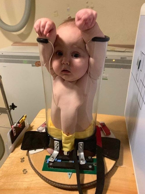아기들이 엑스레이 찍는 방법