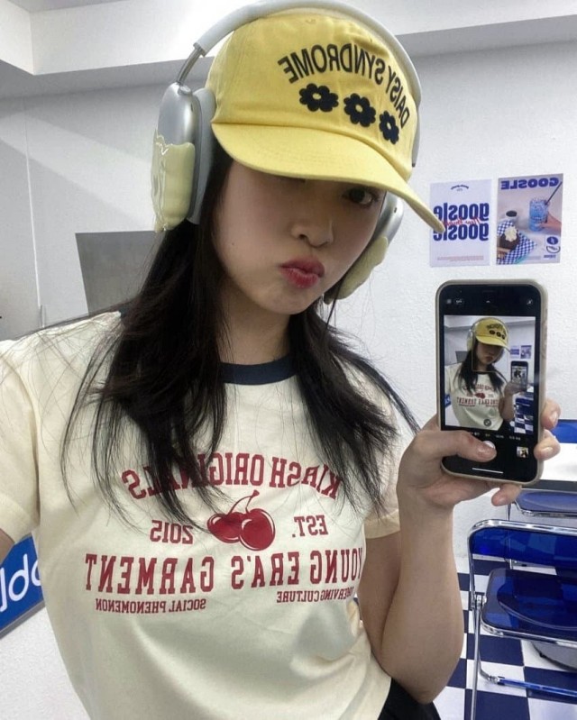 구슬 아이스크림 먹고 신난 프로미스나인 김민주 셀카