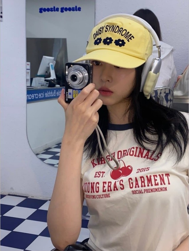 구슬 아이스크림 먹고 신난 프로미스나인 김민주 셀카