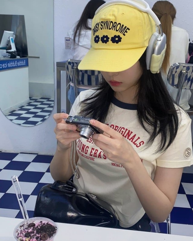 구슬 아이스크림 먹고 신난 프로미스나인 김민주 셀카