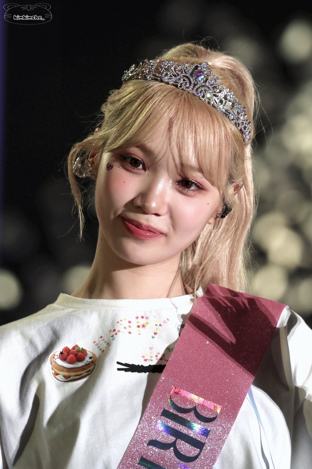 르세라핌 끼쟁이 리더 김채원