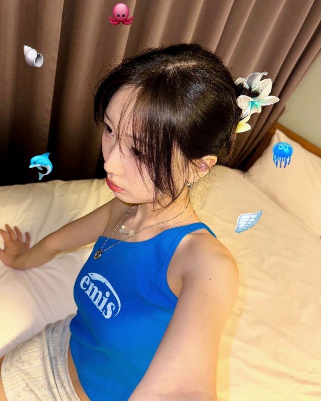 파란 여름 바다와 러블리즈 수정
