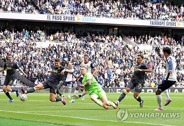 토트넘 짜증난다, 손흥민 축하 그만! 재계약 좀…SON '10년 연속 PL 득점' 축하→팬들