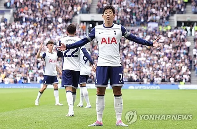 토트넘 짜증난다, 손흥민 축하 그만! 재계약 좀…SON '10년 연속 PL 득점' 축하→팬들