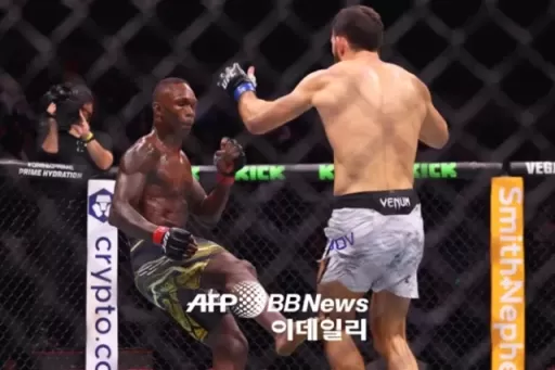 '전 UFC 챔피언' 아데산야, 또 KO로 무너졌다...충격의 3연패